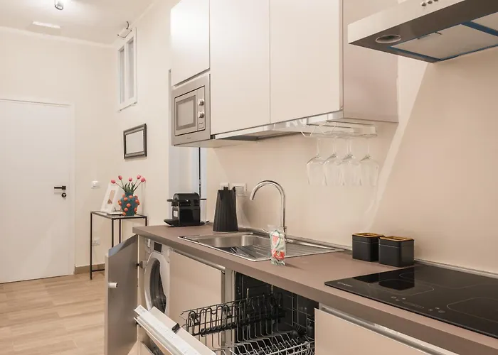 C3 Class Apartment, 2 Da Letto, 2 Bagni, Giardino Distante 15 Minuti A Piedi Da Fontana Di Trevi Апартаменты *