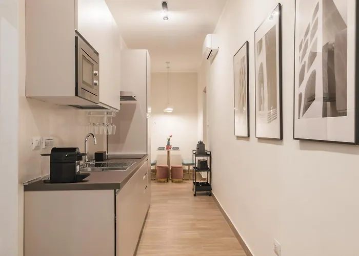 C3 Class Apartment, 2 Da Letto, 2 Bagni, Giardino Distante 15 Minuti A Piedi Da Fontana Di Trevi *