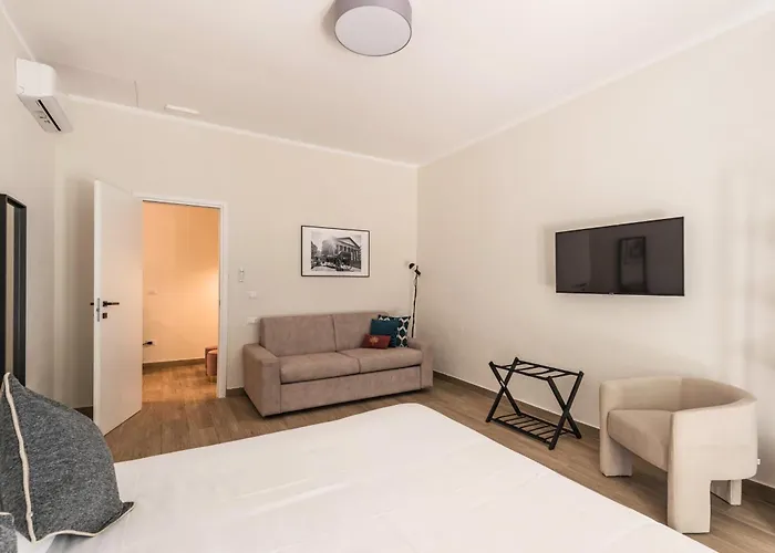 Апартаменты C3 Class Apartment, 2 Da Letto, 2 Bagni, Giardino Distante 15 Minuti A Piedi Da Fontana Di Trevi Рим