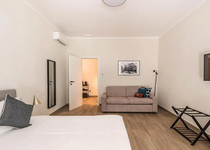C3 Class Apartment, 2 Da Letto, 2 Bagni, Giardino Distante 15 Minuti A Piedi Da Fontana Di Trevi Апартаменты